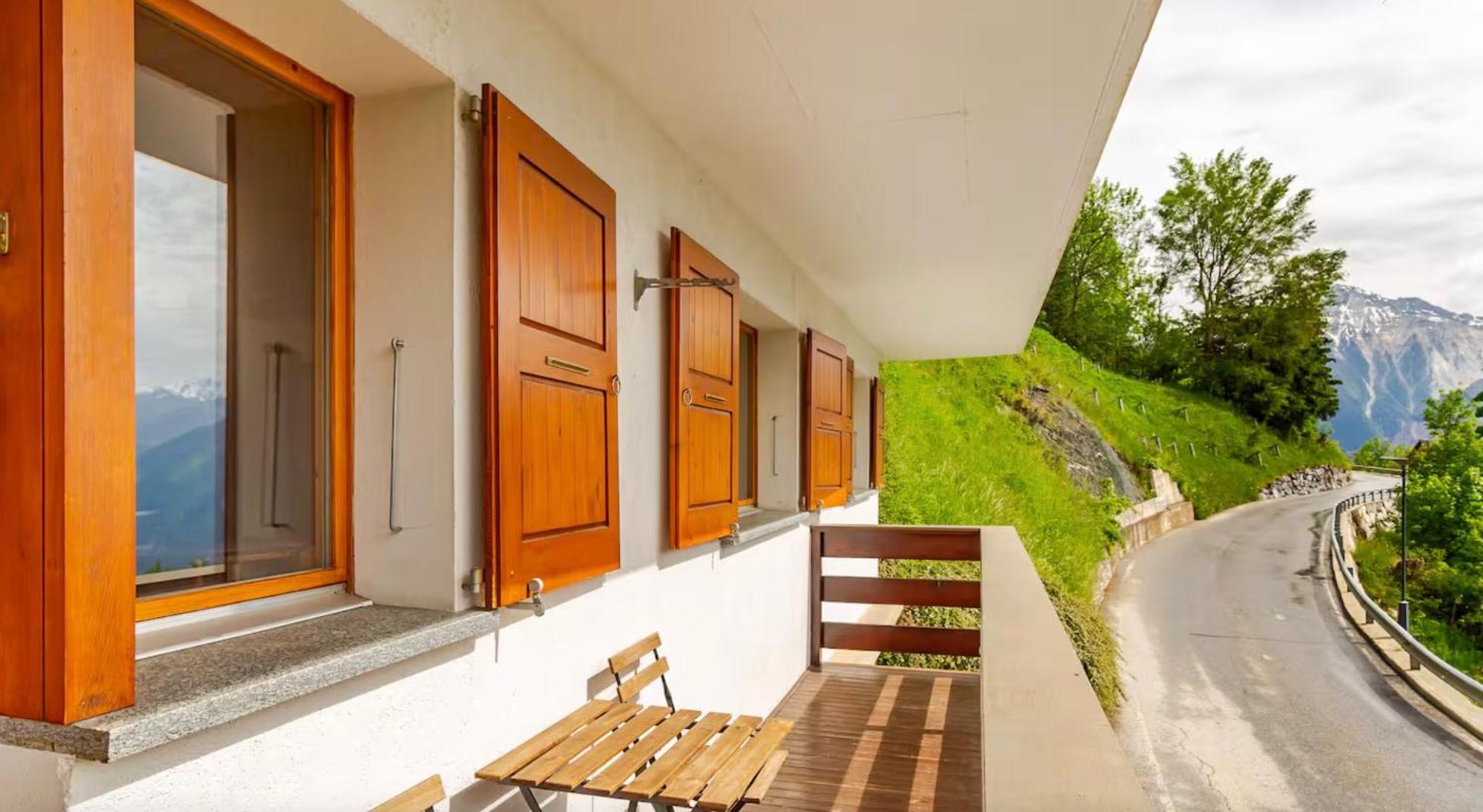 Gemuetliche Wohnung Mit Traumaussicht! Albinen エクステリア 写真